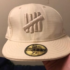 Offwhite beige Undefeated fitted cap